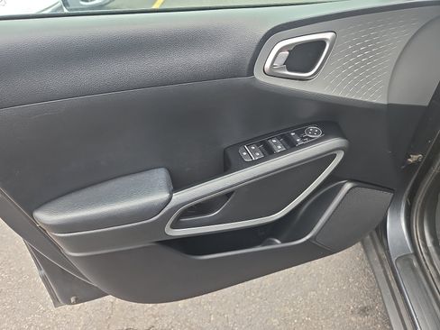 Used 2020 Kia Soul LX FWD image 14