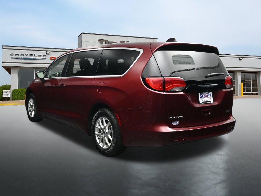 Used 2023 Chrysler Voyager LX FWD image 3