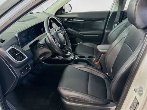 Used 2024 Kia Seltos EX image 11
