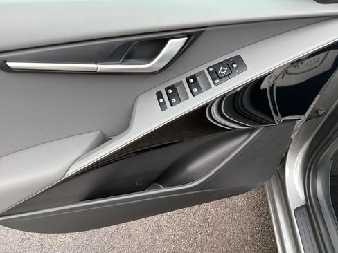 Certified 2025 Kia Niro EX image 13