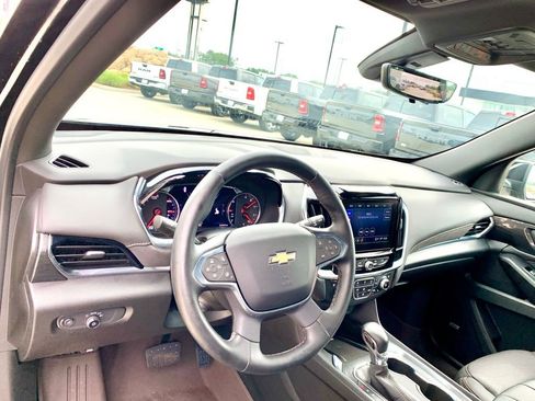 Used 2023 Chevrolet Traverse High Country FWD image 14