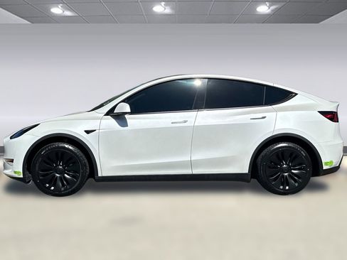 Used 2023 Tesla Model Y Long Range AWD/4WD image 2