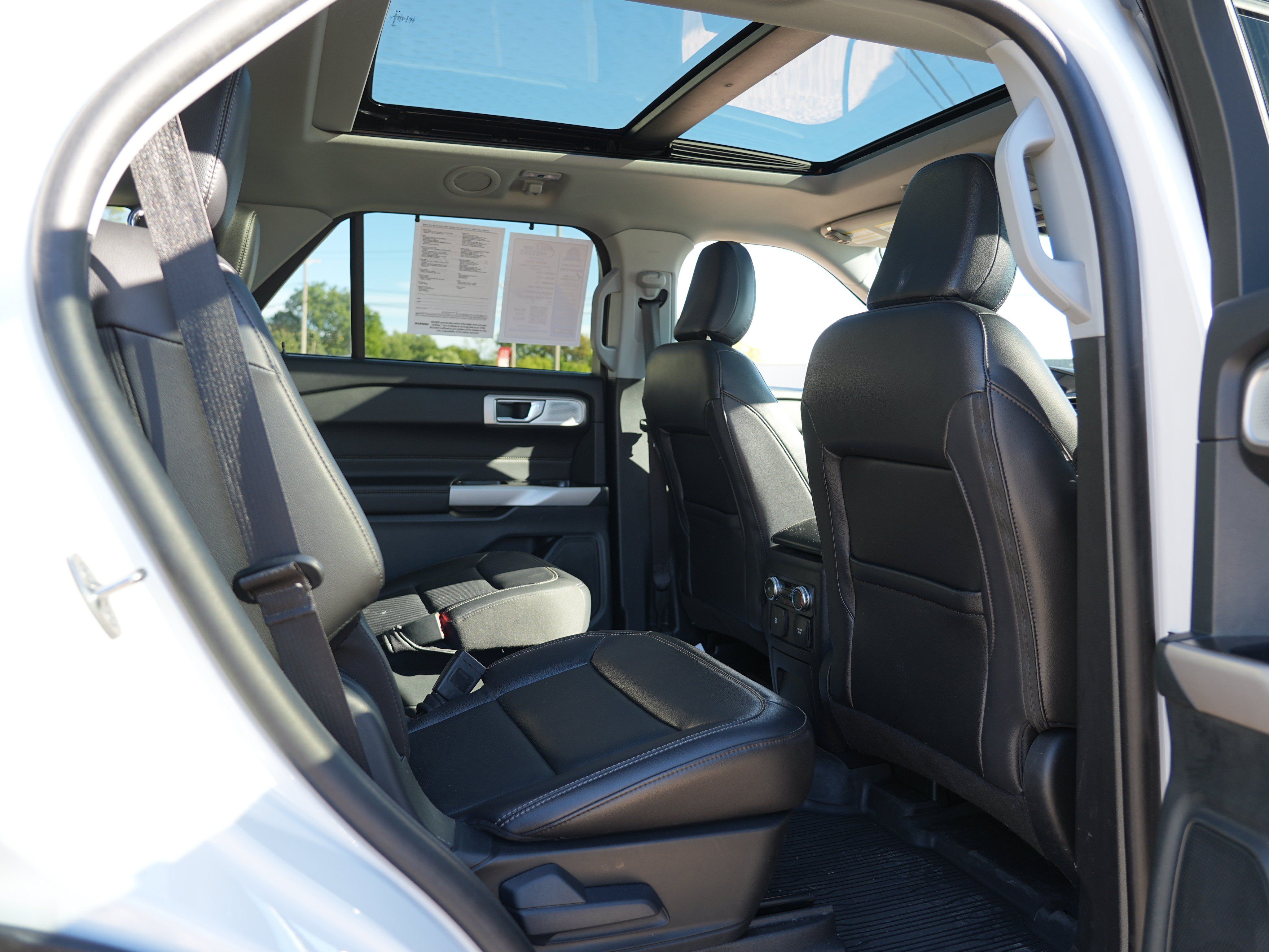 Used 2024 Ford Explorer Limited w/ Limited Technology Package AWD/4WD image 33
