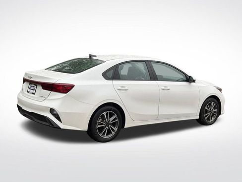 Used 2023 Kia Forte LXS w/ LXS Technology Package FWD image 3