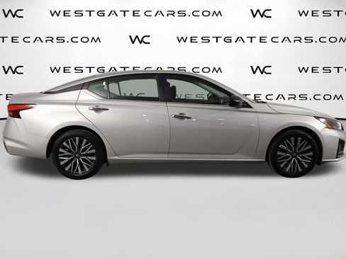 Used 2025 Nissan Altima 2.5 SV image 45