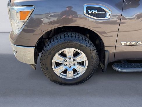 Used 2017 Nissan Titan SV image 9