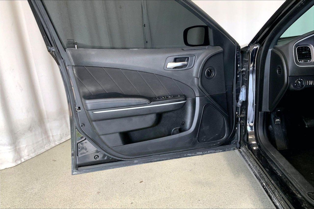 Used 2022 Dodge Charger SXT RWD image 19