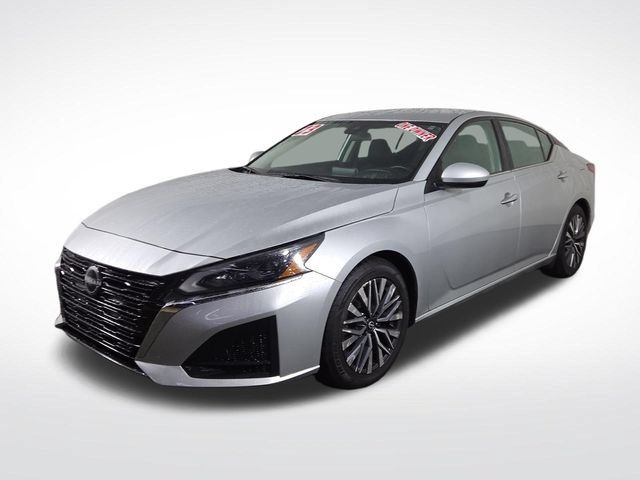 Used 2023 Nissan Altima 2.5 SV FWD image 2