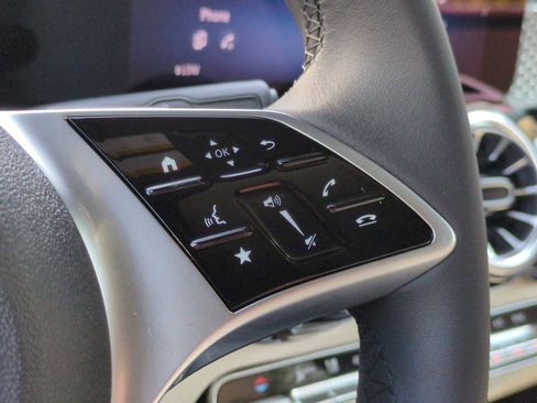 Used 2025 Mercedes-Benz GLB 250 4MATIC image 27