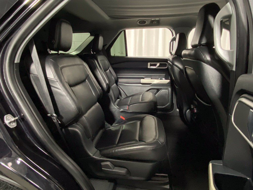 Used 2020 Ford Explorer XLT w/ Equipment Group 202A AWD/4WD image 32