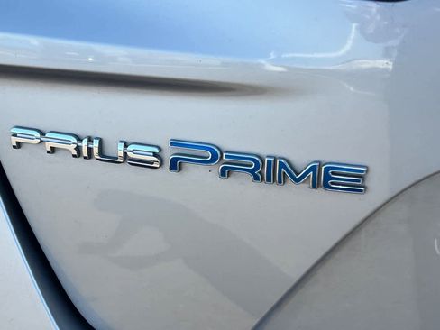 Used 2017 Toyota Prius Prime Premium image 7