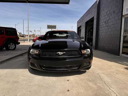 Used 2010 Ford Mustang Premium image 3