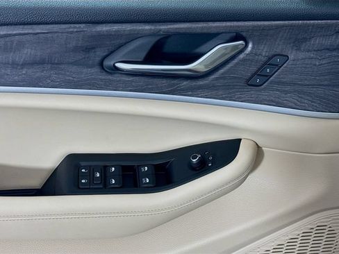 Used 2025 Jeep Grand Cherokee L Limited w/ Luxury Tech Group II RWD image 18
