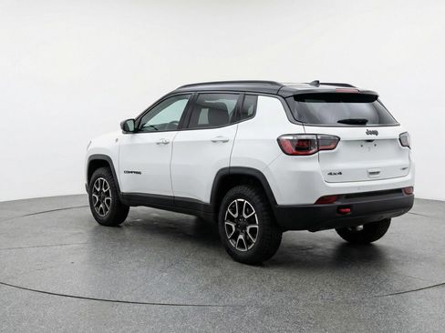 Used 2025 Jeep Compass Trailhawk image 6