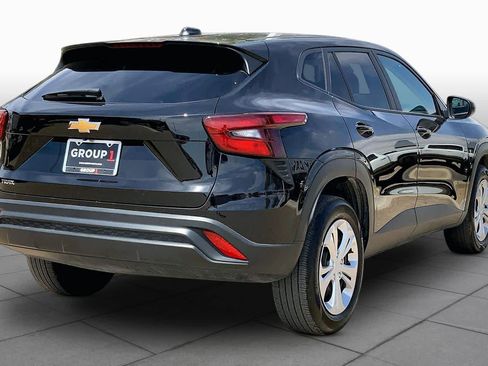 Used 2025 Chevrolet Trax LS FWD image 13