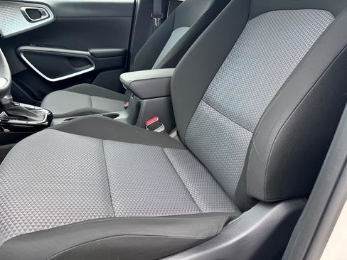 Used 2023 Kia Soul S FWD image 17