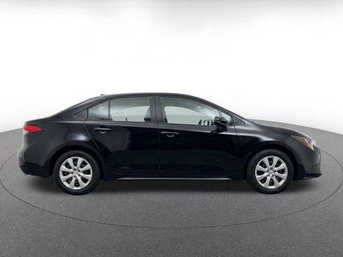 Used 2025 Toyota Corolla LE FWD image 10