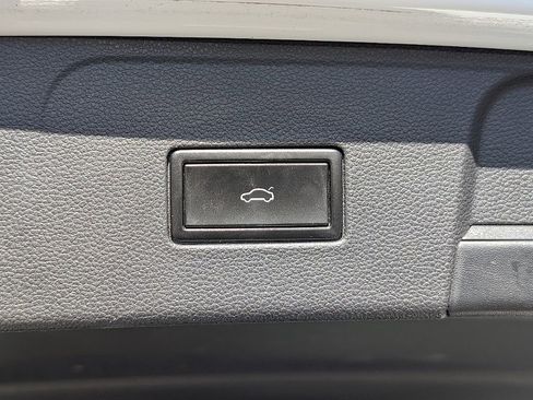 Used 2018 Volkswagen Atlas SEL Premium image 14