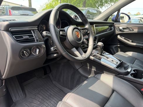 Used 2024 Porsche Macan AWD/4WD image 4