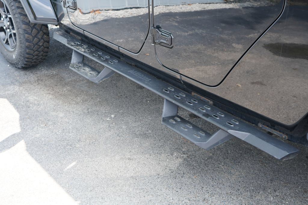 Used 2024 Jeep Gladiator Sport AWD/4WD image 10