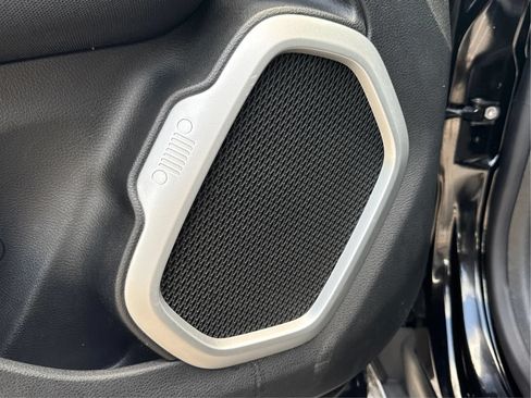 Used 2021 Jeep Renegade Sport FWD image 34