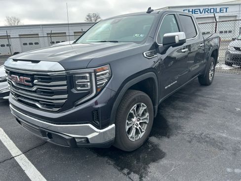 Used 2025 GMC Sierra 1500 SLT image 1