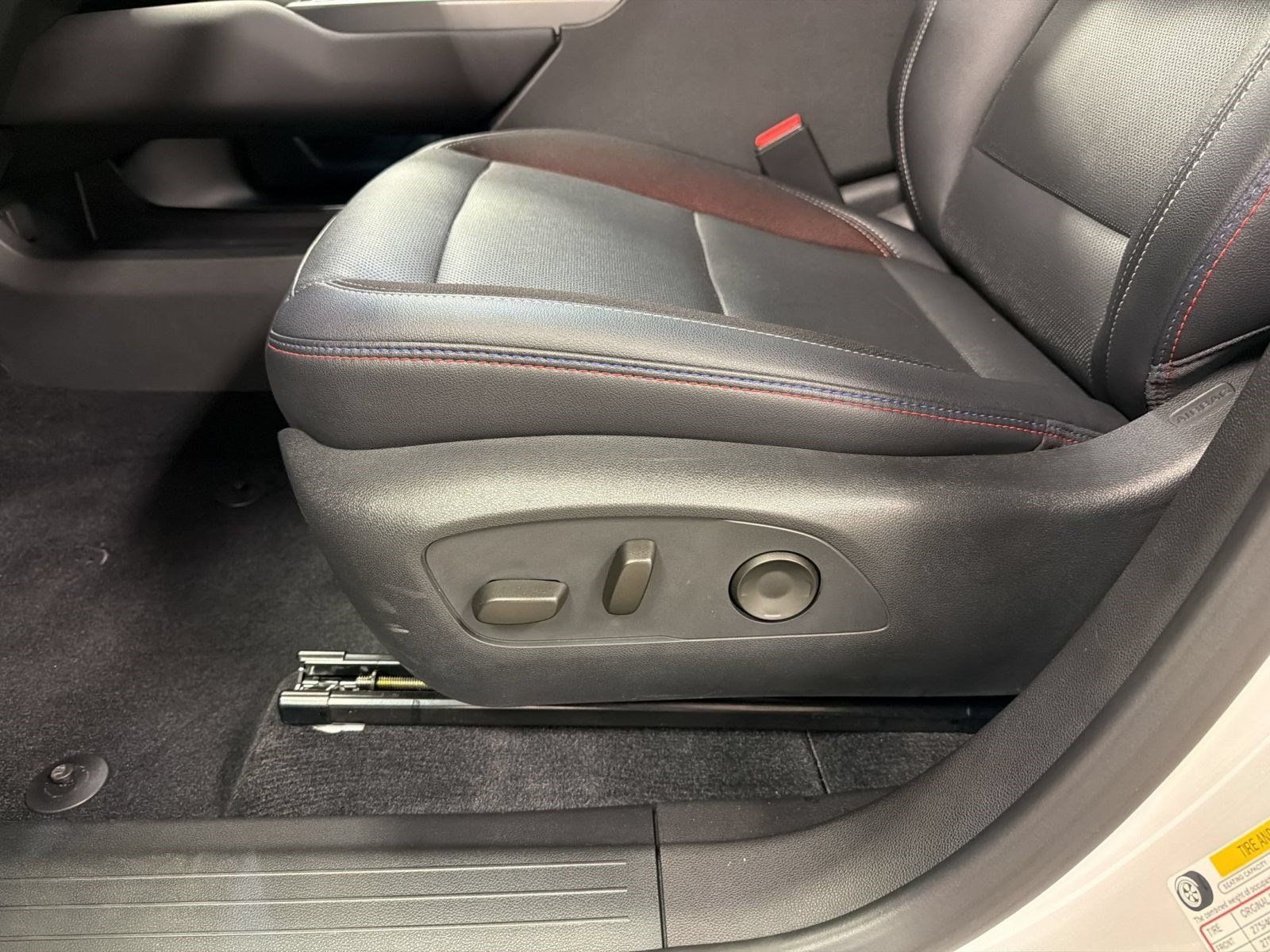Used 2024 Chevrolet Equinox EV RS FWD image 15