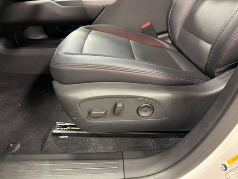 Used 2024 Chevrolet Equinox EV RS FWD image 15