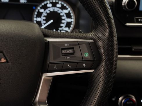 Used 2024 Mitsubishi Outlander SE image 40