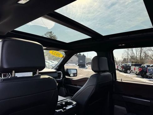 Used 2022 Ford F150 Lariat w/ Equipment Group 502A High image 5