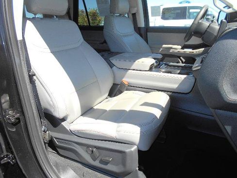 Certified 2025 Ford Expedition Active AWD/4WD image 8