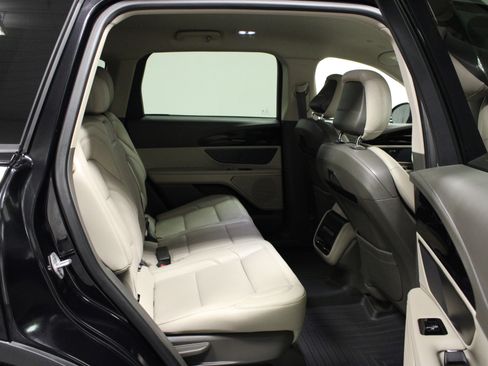 Used 2024 Lincoln Nautilus Premier image 15