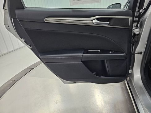Used 2017 Ford Fusion SE w/ Fusion SE Technology Package FWD image 28