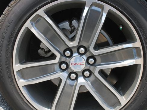 Used 2019 GMC Acadia Denali w/ Technology Package FWD image 18