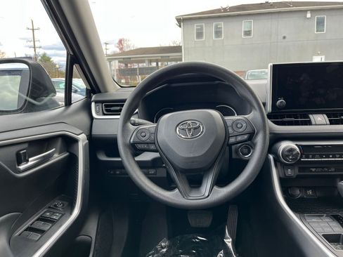 Used 2025 Toyota RAV4 XLE image 28