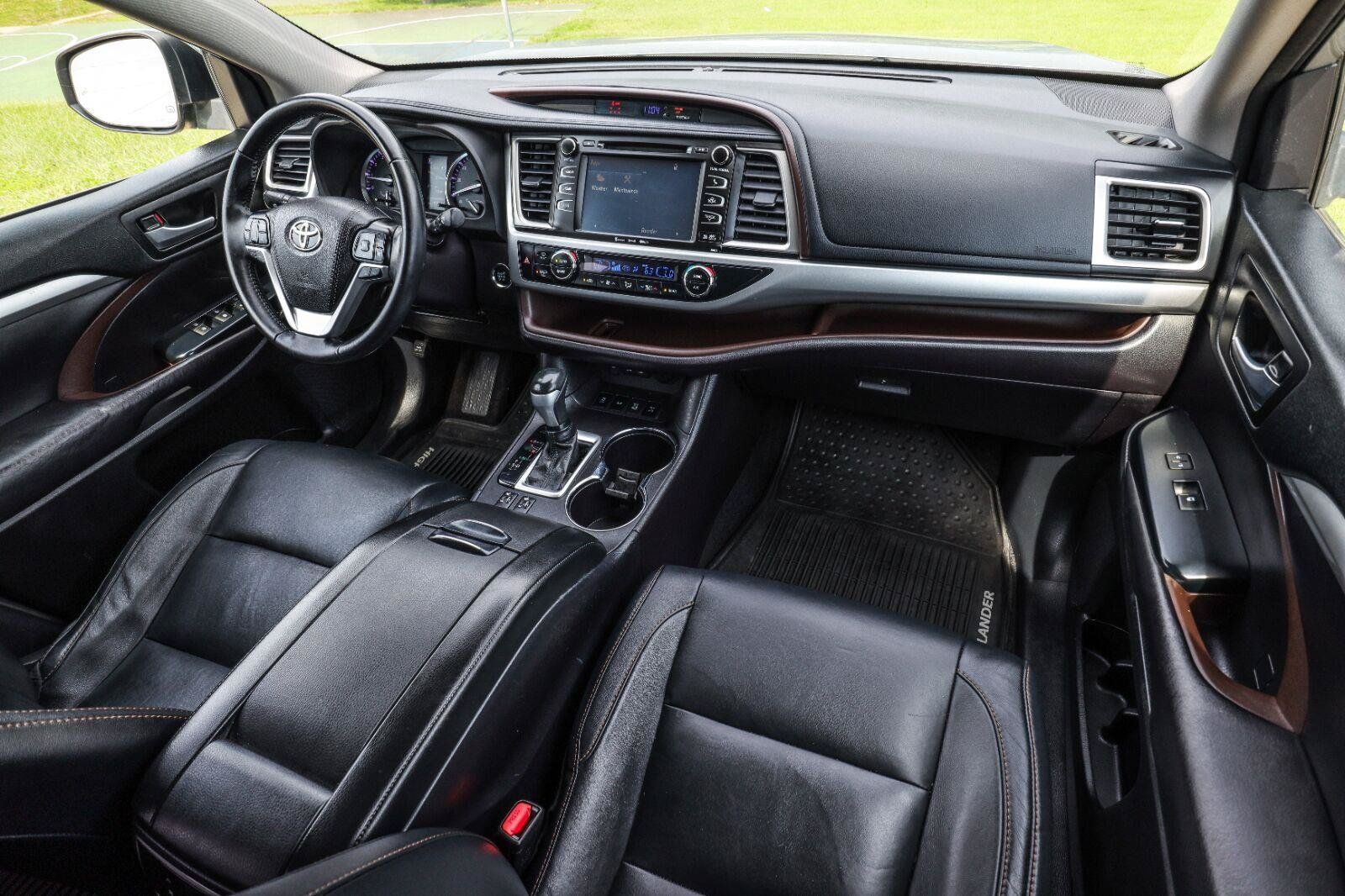 Used 2018 Toyota Highlander XLE AWD/4WD image 34
