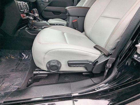 Used 2023 Jeep Gladiator Mojave w/ Cold Weather Group image 15