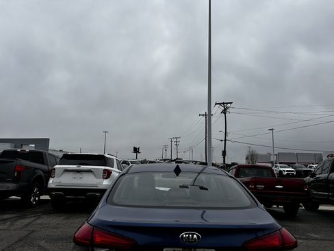 Used 2018 Kia Forte EX image 4