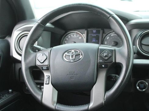 Used 2017 Toyota Tacoma TRD Sport image 15