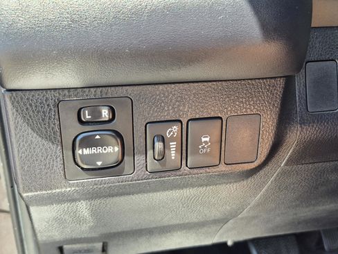 Used 2015 Toyota RAV4 XLE FWD image 25