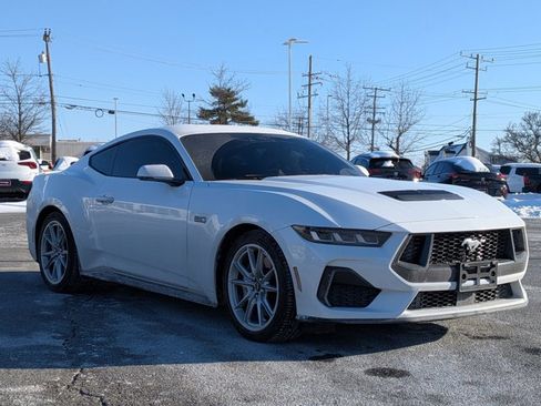 Used 2024 Ford Mustang GT Premium image 3