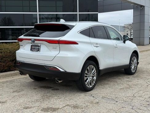 Used 2023 Toyota Venza XLE image 3