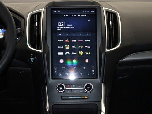 Used 2024 Ford Edge Titanium image 32