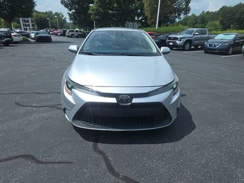 Used 2020 Toyota Corolla LE FWD image 2