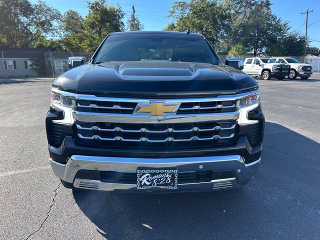 Used 2022 Chevrolet Silverado 1500 LTZ w/ LTZ Convenience Package II AWD/4WD image 7