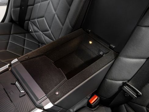 Used 2023 BMW 760i xDrive image 33