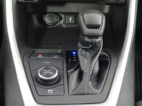 Used 2022 Toyota RAV4 LE image 27