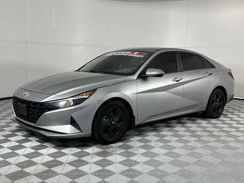 Used 2022 Hyundai Elantra SEL FWD image 4
