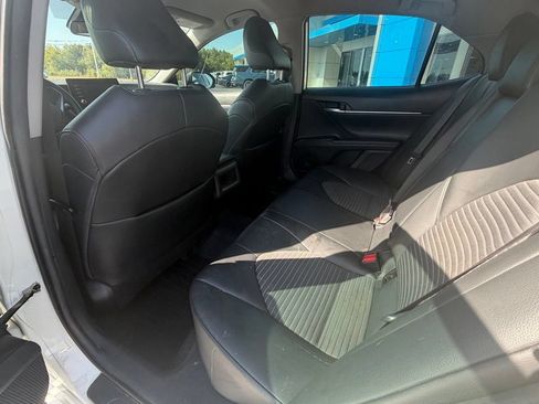 Used 2021 Toyota Camry SE FWD image 6