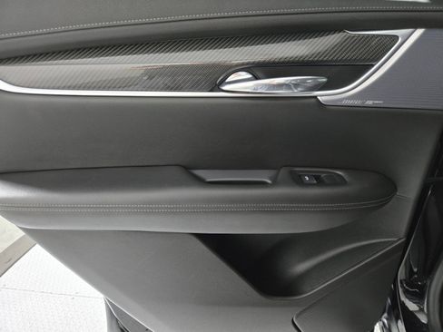 Used 2023 Cadillac XT6 Sport w/ LPO, ONYX Package image 23